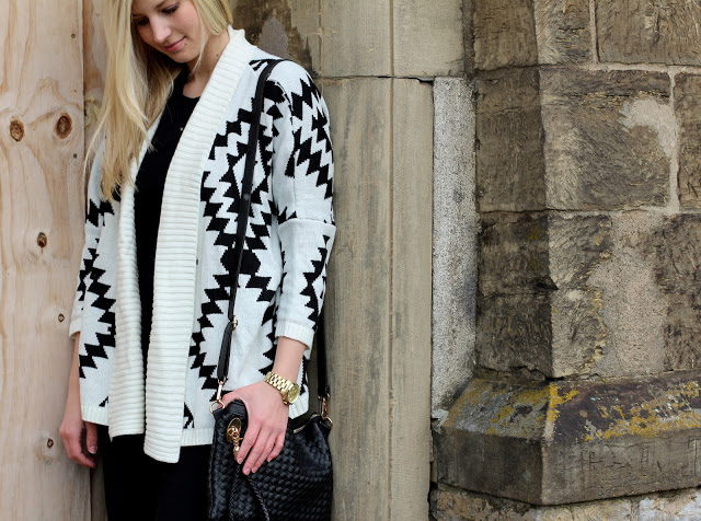 BLACK AND WHITE AZTEC